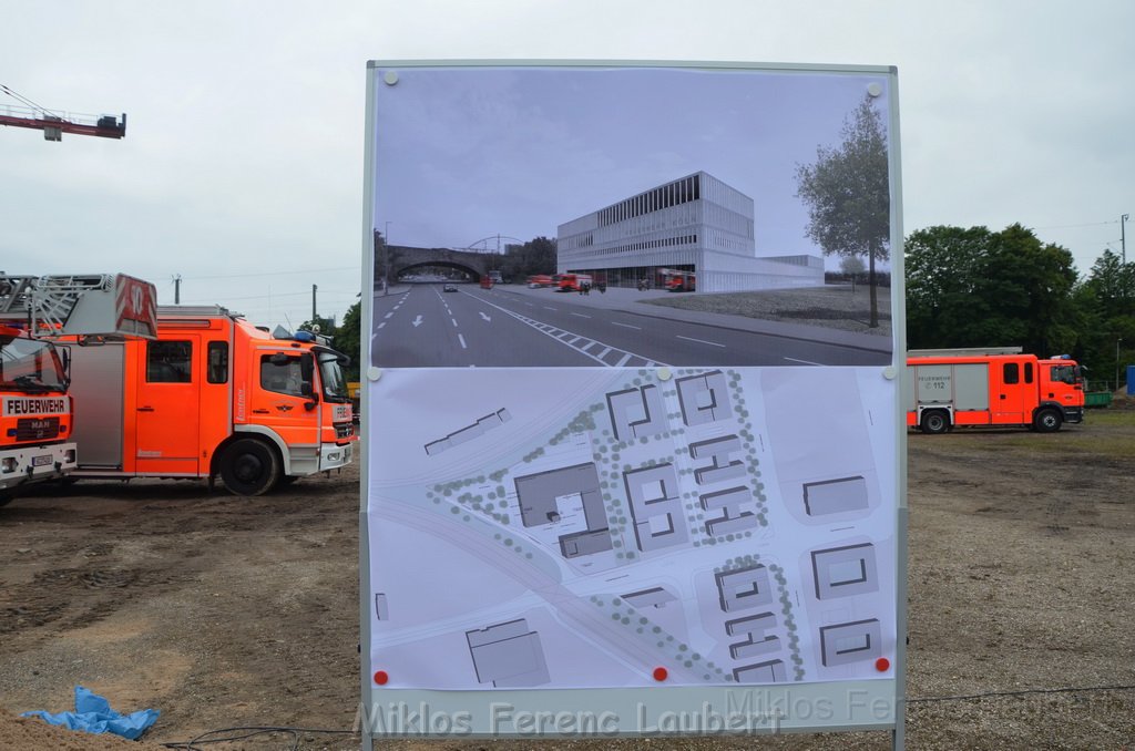 Erster Spatenstich Neues Feuerwehrzentrum Koeln Kalk Gummersbacherstr P133.JPG - Miklos Laubert